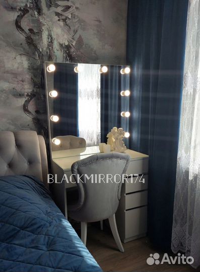 Макияжный столик с гримерным зеркалом для спальни