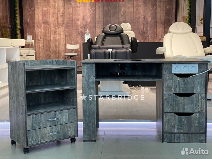 Маникюрный стол и тележка