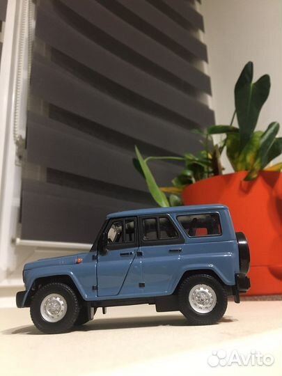 Коллекционные машинки 1 36