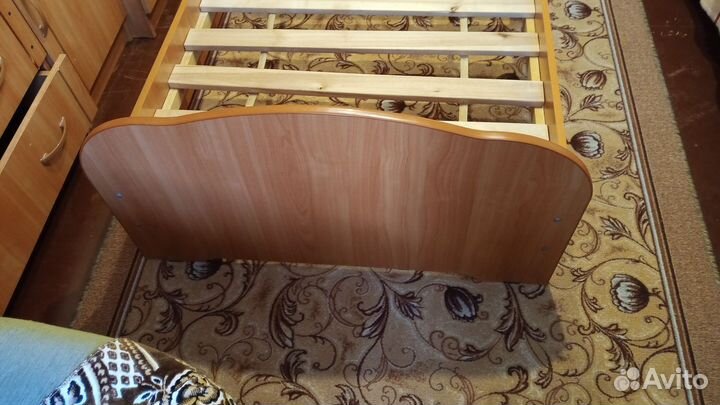 Кровать односпальная бу 900*1900