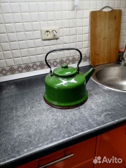 Эмалированные чайники и бидон СССР