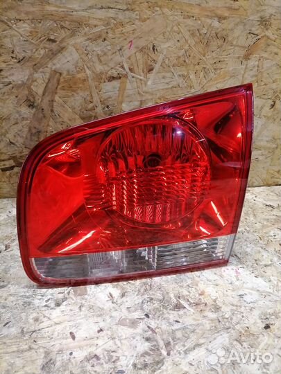 Фонарь в крышку багажника Volkswagen Touareg 7L