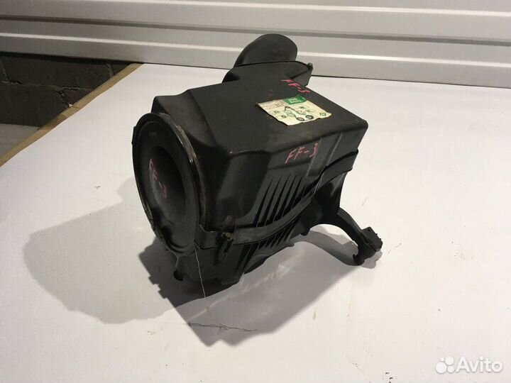 Воздушный фильтр корпус (Ford Focus)