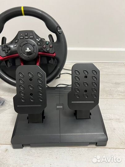 Игровой руль с педалями