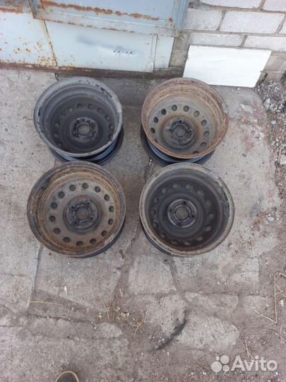 Диски штампованные черного цвета R14