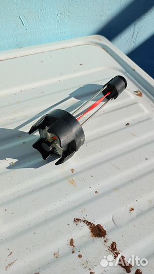 Крышка б/б с уровнем в лодку