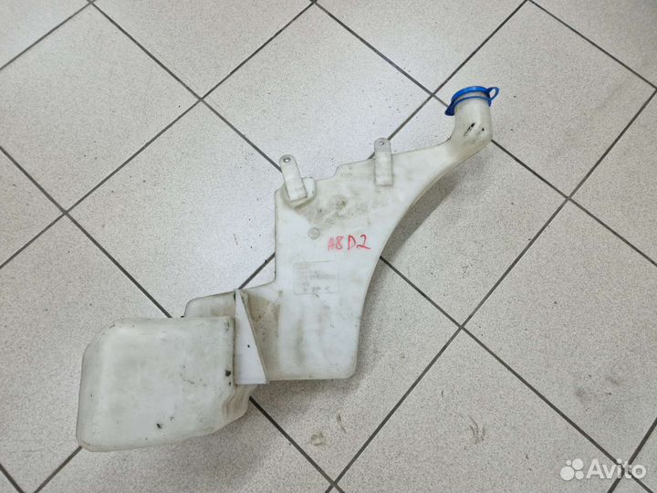Бачок омывателя стекла Audi A8 D2 4D0955451B