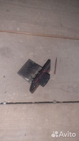 Резистор вентилятора печки на Hyundai Accent