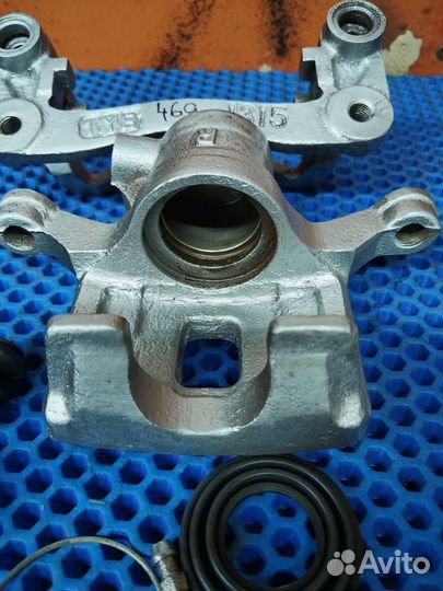 Суппорт зад/правый Mitsubishi space wagon 2