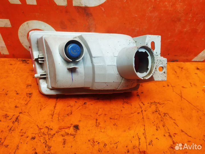 Фонарь противотуманный левый Toyota Land Cruiser