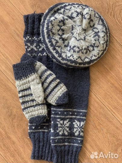 Шапка женская вязанная, гольфы, варежки