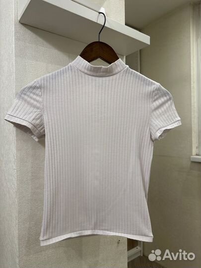 Белая футболка