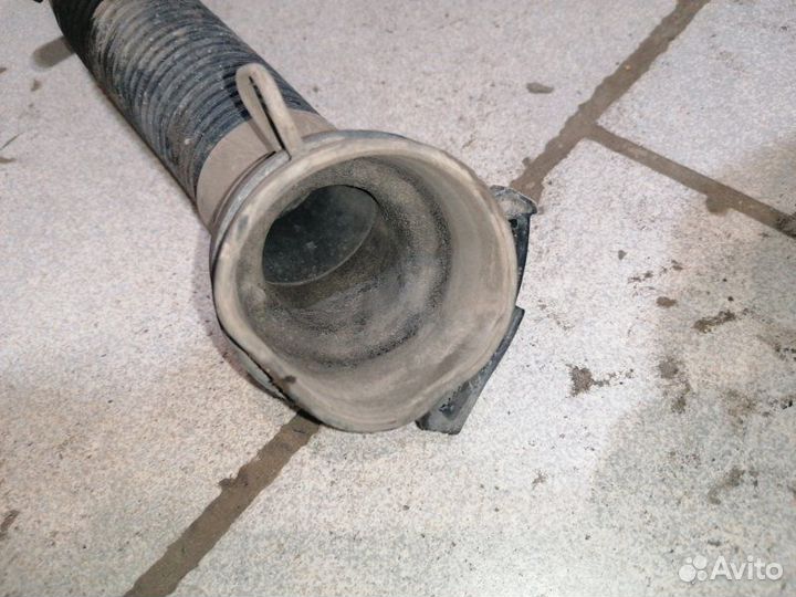 Патрубок стеклоочистителя передний правый Dodge