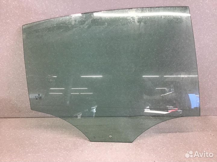 Стекло двери задней правой VW Passat B7 2011-2015