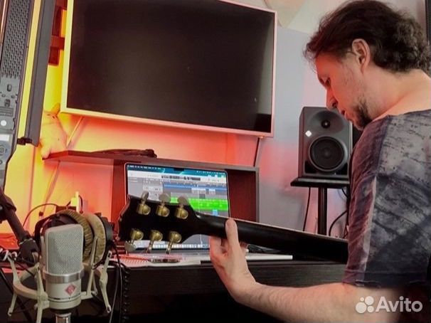 Сонграйтер, Аранжировщик, Звукорежиссер, Гитарист