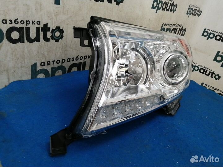 Фара ксенон левая правая комплект 81185-60F30