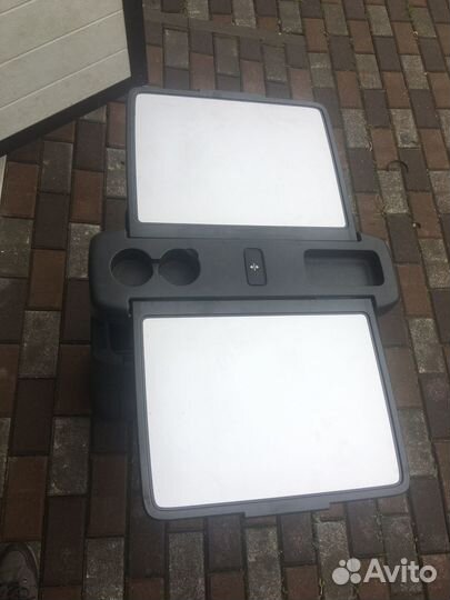 Столик для Мерседес viano 2007 год