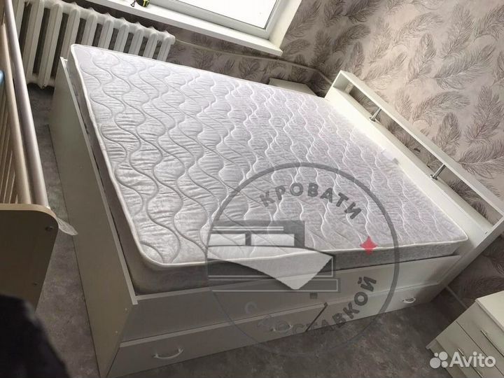 Кровать