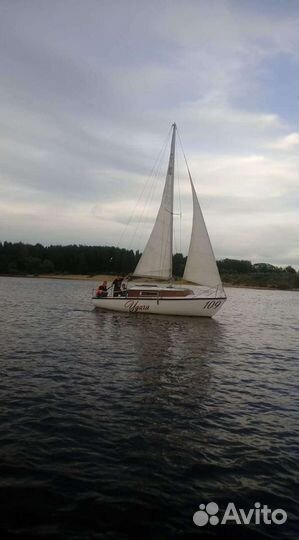 Парусная яхта. Крейсерский швертбот