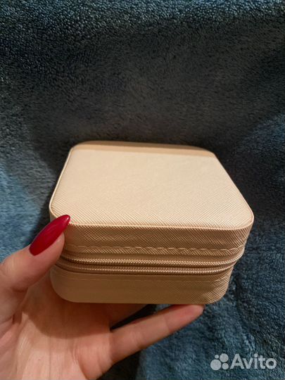 Шкатулка-органайзер для украшений на молнии новая