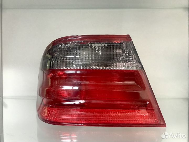 Фонарь задний Mercedes W210 98-02 темный