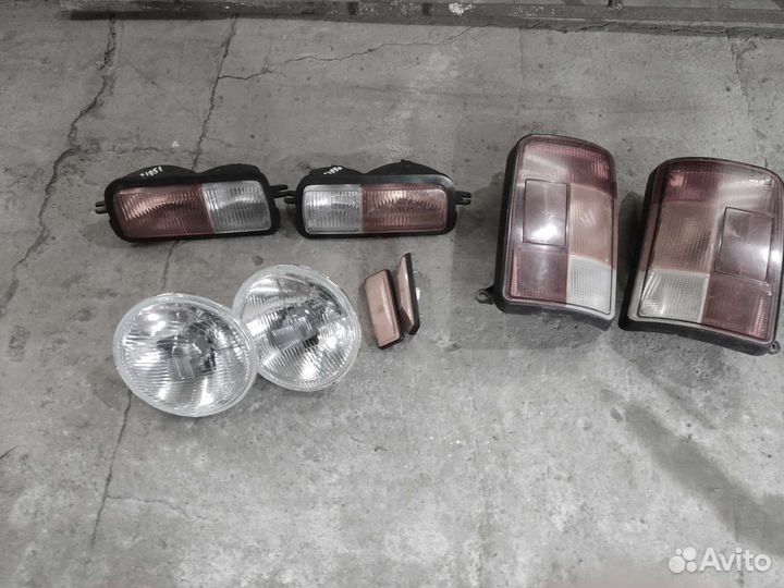 Продам заднее оригинальные фары на ниву