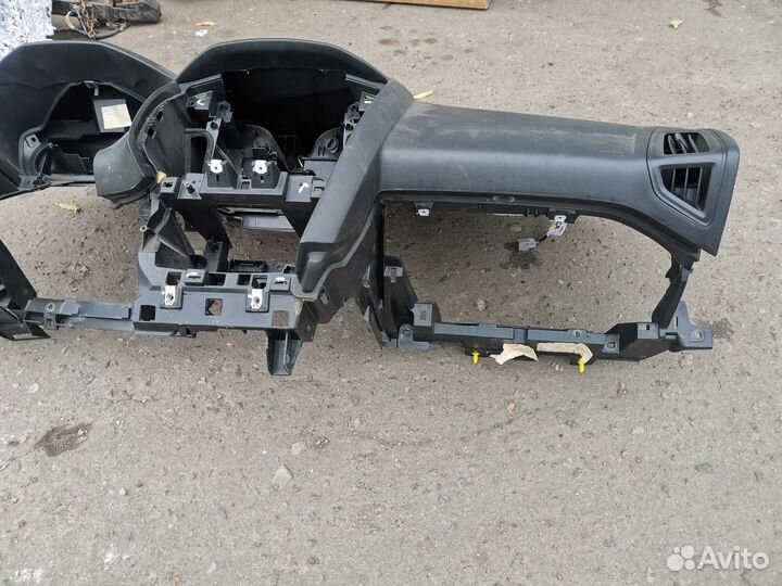 Торпеда в сборе для Ford Focus 3