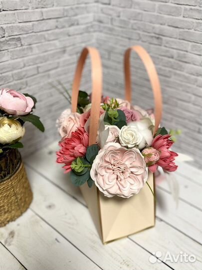 Цветы из мыла в сумочке с ручками