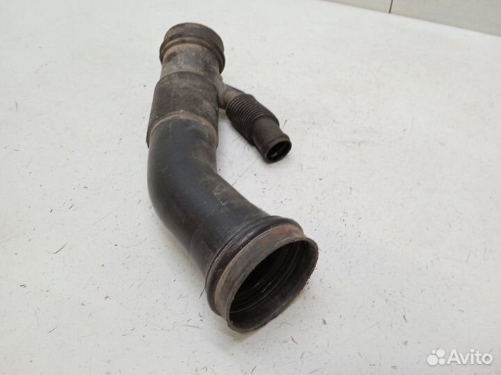 Патрубок воздушного фильтра Volkswagen Passat B5