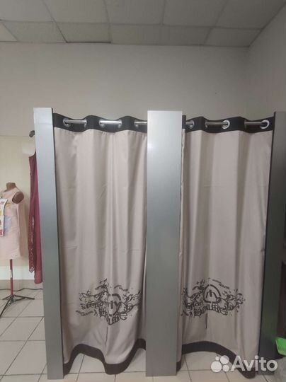 Примерочные и стойка ресепшн