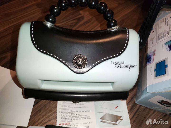 Машинка для тиснения (эмбоссировпния) Sizziz