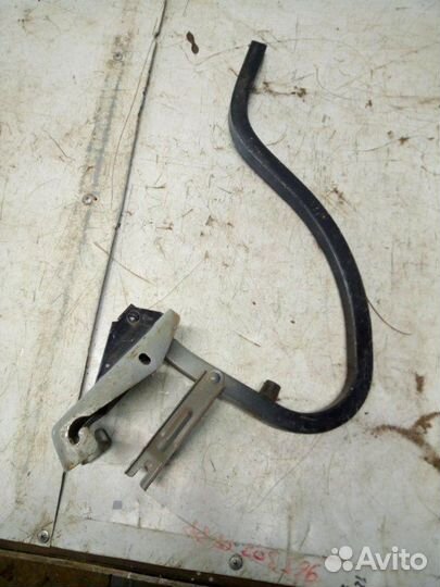 Петля крышки багажника задняя Chevrolet Lanos