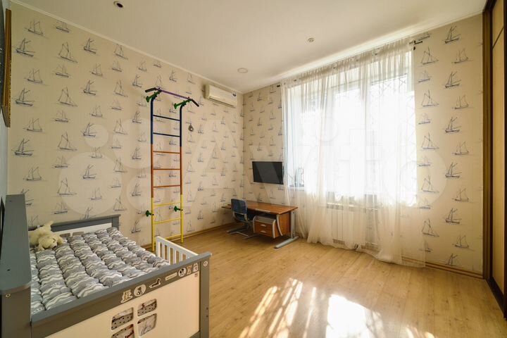 4-к. квартира, 130 м², 2/5 эт.