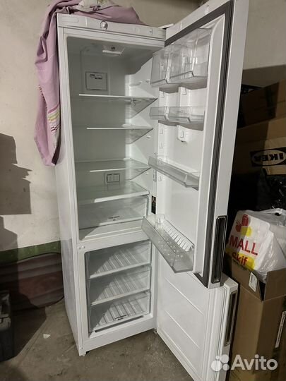 Холодильник Hotpoint-Ariston HF 4200 W