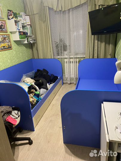 Детская кровать и полка