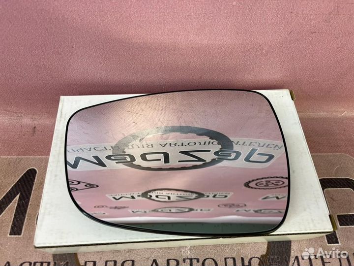 Зеркальный элемент левый Hyundai Solaris 2010-2017