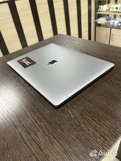 Macbook Pro 2016 i7 16/512Gb