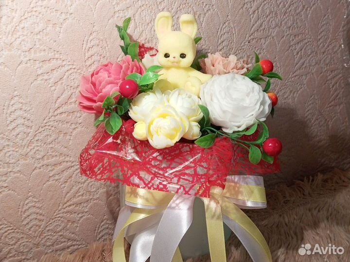 Букет из мыла 5 цветков + 1 зайка