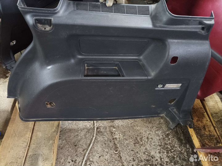 Обшивка багажника VW Touran правая