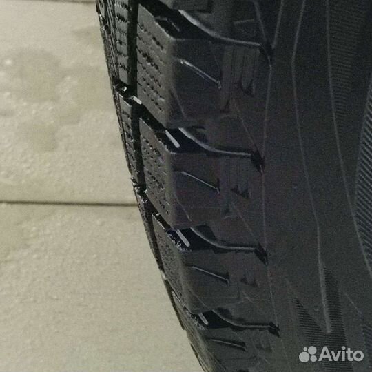 Bridgestone Blizzak DM-V1 23.5/70 R17
