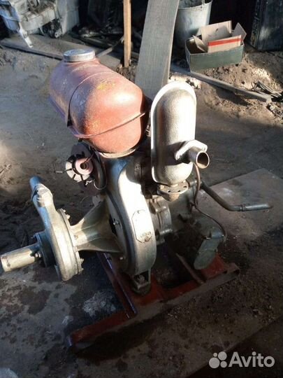 Водяной насос с бензиновым двигателем