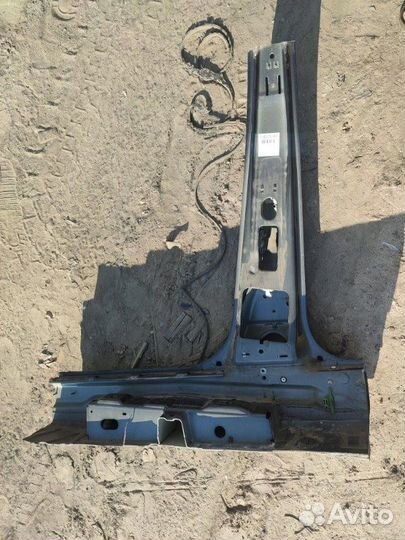 Стойка кузова центральная правая Volkswagen Passat