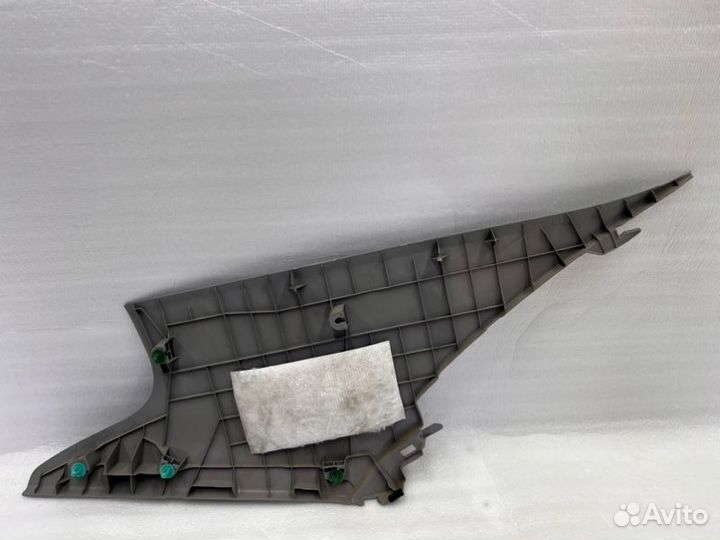 Накладка стойки внутренняя задняя левая Toyota