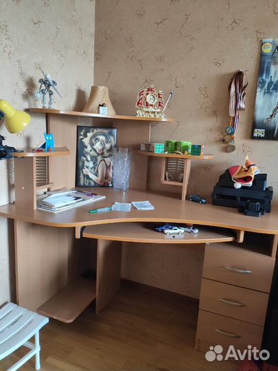 Компьютерный стол с тумбой