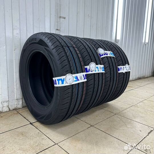 Viatti Strada 2 (V-134) 215/50 R17 95W