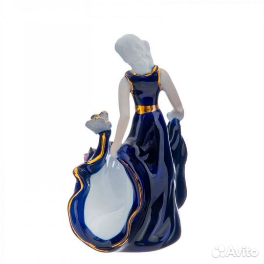 Статуэтка фарфоровая