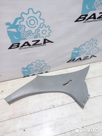 Накладка задней правой стойки Kia Spectra