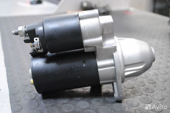 Стартер BMW X1 E84, X3 E83, 320 E90, 120 E87 2.0