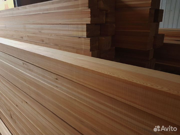 Наружные постройки с досками из лиственницы