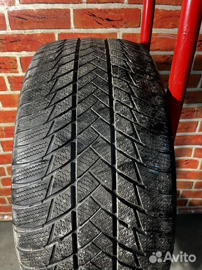 Bridgestone Blizzak LM-001 275/45 R20 110V